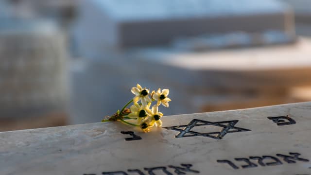בית עלמין מצבה לוייה - תמונת פייסבוק
