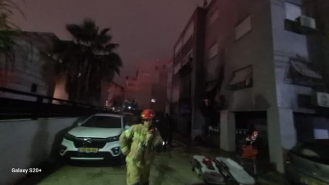זירת השריפה ברחוב הגדוד העברי 