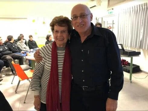 בת שבע דגן ז"ל עם ראש עיריית חולון מוטי ששון