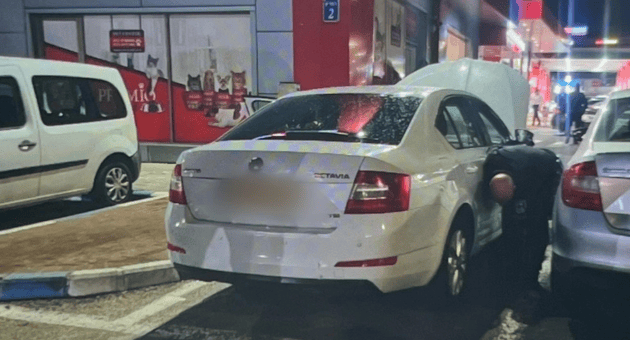 חבלן סורק את הרכב שבו נמצא מטען חבלה חבלן סורק את הרכב שבו נמצא מטען חבלה