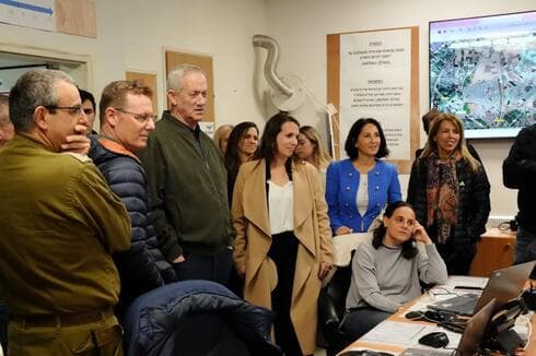 השר גנץ עם הדר לביא ואושרת גני גונן