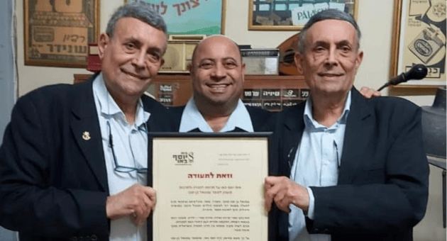 זוכה הפרס, המשורר עמנואל בן סבו והמשוררים הרצל ובלפור חקק