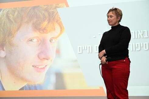 איריס חיים בהרצאה