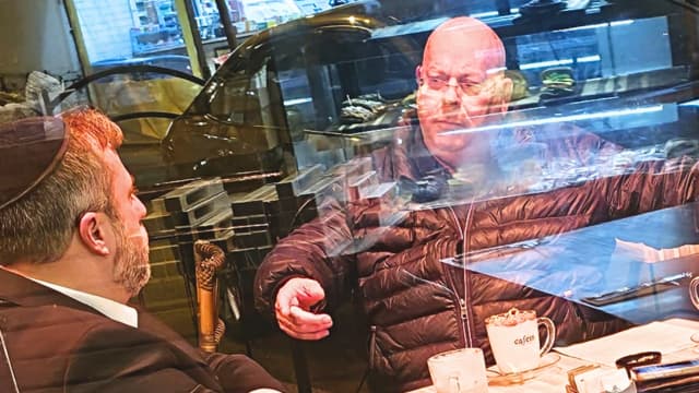 לקראת פיוס? גדי מרגלית בפגישה עם מיכי אלפר