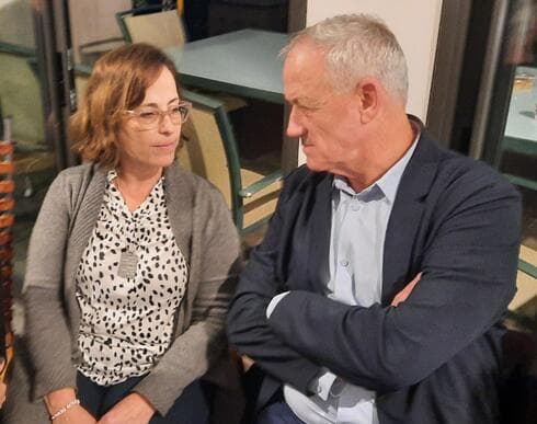 בני גנץ יחד עם אורנה נאוטרה