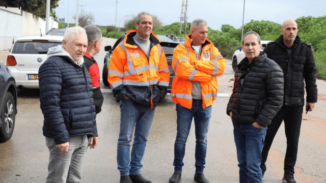 ראש העירייה בפועל, ניר בן חיים, בסיור באזור
