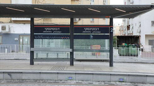 תחנת הרכבת הקלה בבת ים