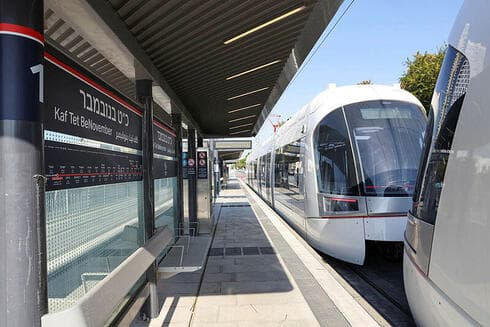 תחנת הרכבת הקלה בבת ים