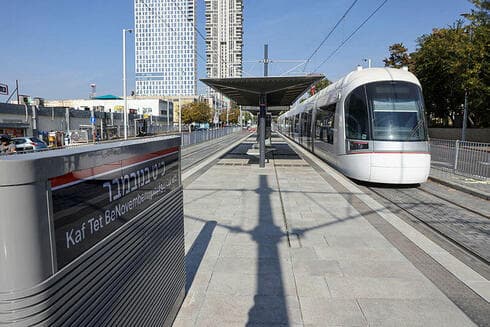 תחנת הרכבת הקלה בבת ים