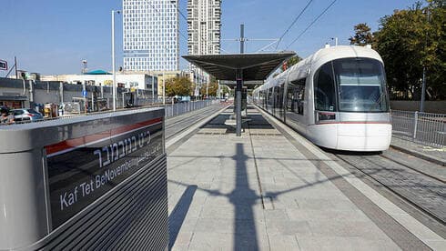 תחנת הרכבת הקלה בבת ים. 75 אלף נוסעים ביום