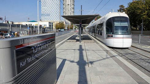 תחנת הרכבת הקלה בבת ים