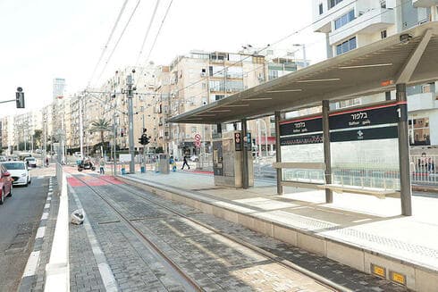 תחנת הרכבת הקלה בבת ים