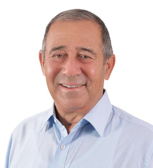 שמואל בוקסר. "היומן מפוצץ במשימות"