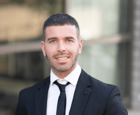 עו"ד יקיר שקרצי