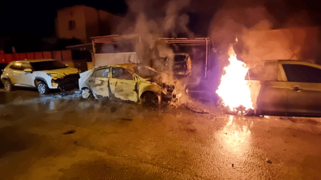 כלי רכב עלו באש בקרית חיים כלי רכב עלו באש בקרית חיים