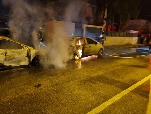 כלי רכב עלו באש בקרית חיים (צילום: כיבוי אש) כלי רכב עלו באש בקרית חיים