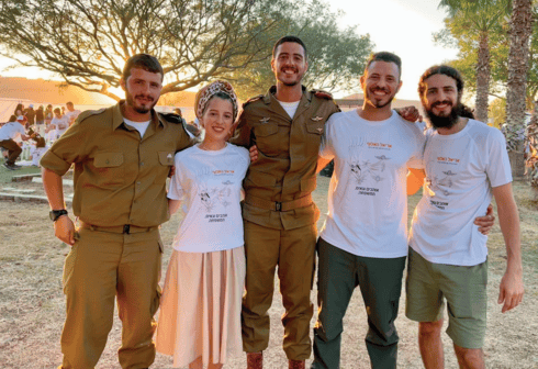 רס"ל יהונתן (יוני) מלכא ז"ל עם אחיו
