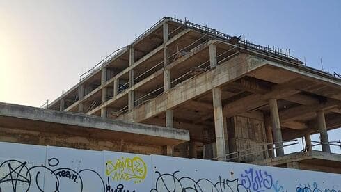 המבנה הנטוש. לא עושה כבוד לעיר 