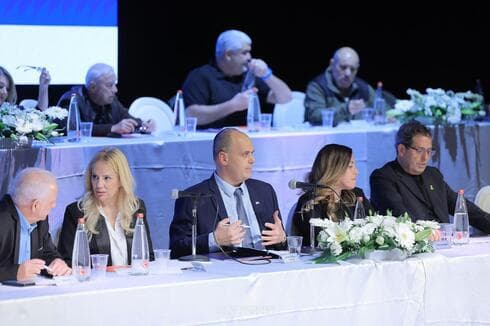 ישיבת מועצה ראשונה בבת ים