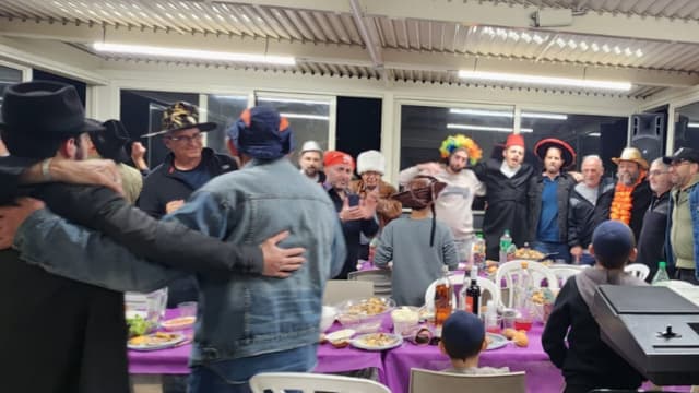 פורים חב"ד. שמחים ככל שניתן