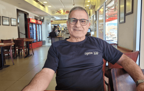 אמנון אמונה במסעדת "קבב אמונה"