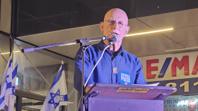 עמי איילון במחאה