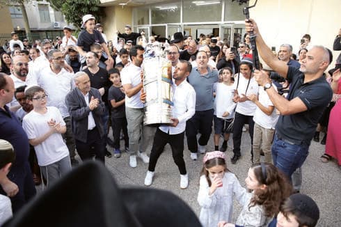 חגיגות הכנסת הספר 