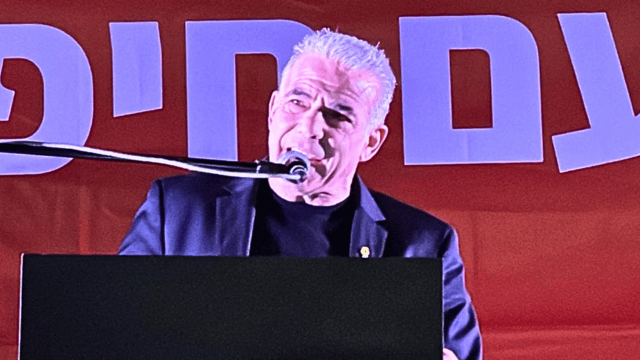 יאיר לפיד בעצרת המחאה