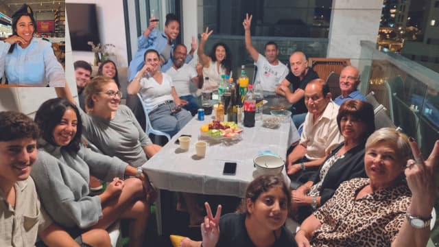 שולחן החג בנוכחות קאמיי אחיאל ז"ל לפני האסון