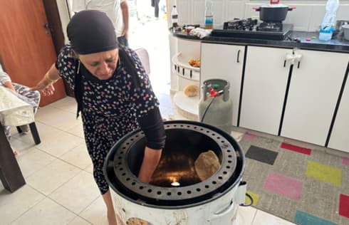 לאוולה קרני בפעולה עם הטאבון