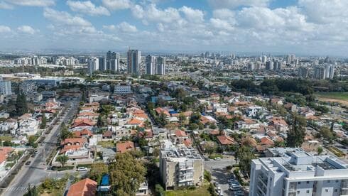 ראשון לציון במבט מלמעלה. טוב לכם כאן
