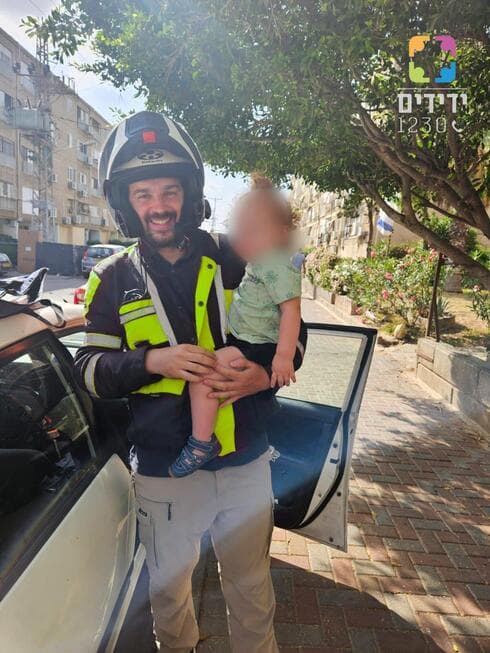 המתנדב משה דב והפעוט המתנדב משה דב והפעוט