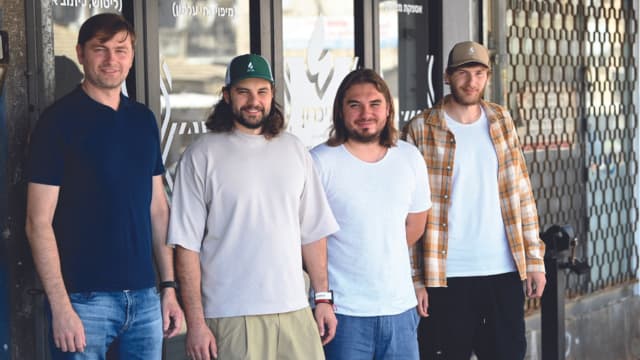 ארטיום (משמאל), איליה, איוון ורומן