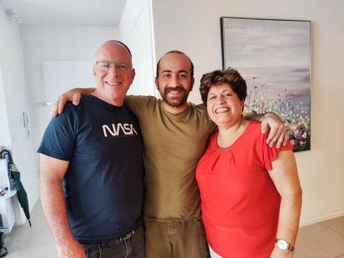 אור ברנדס ז"ל עם הוריו