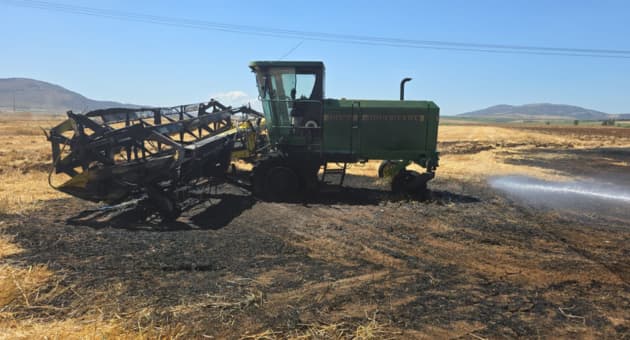 כלי הרכב החקלאי  שעלה באש