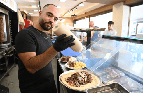 השיפודיה של אטיאס (צילום: הרצל יוסף) השיפודיה של אטיאס