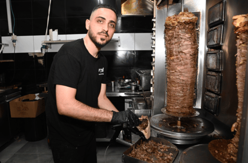 שווארמה לב העיר (צילום: הרצל יוסף) שווארמה לב העיר