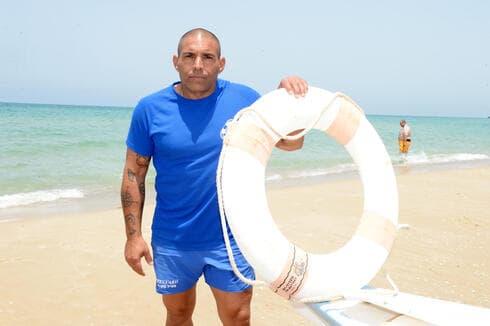 יוסי מזרחי. בחוף הכי עמוס בבת ים