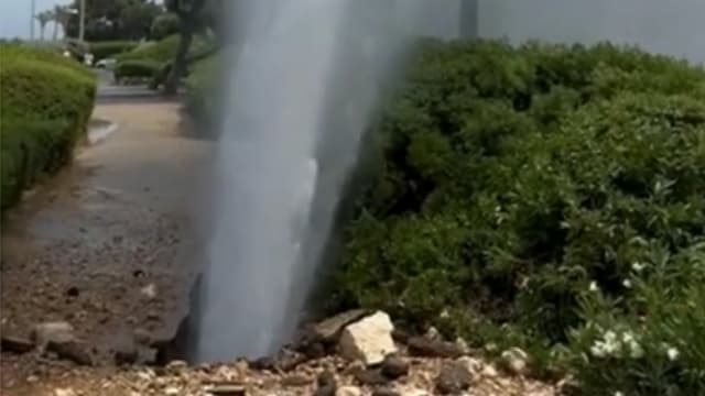 פיצוץ בקו מים ראשי של מי כרמל בחיפה