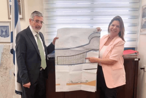 דפנה רביד רבינוביץ עם מנכ"ל משרד הדתות אבידן 