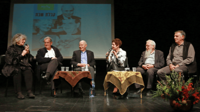 פרופ' עדת יונת עם חתני פרס נובל - פרופ' אהרון צ'חנובר, פרופ' אברהם הרשקו, פרופ' ישראל אומן ופרופ' דן שכטמן (צילום: דנה קופל) פרופ' עדת יונת עם חתני פרס נובל - פרופ' אהרון צ'חנובר, פרופ' אברהם הרשקו, פרופ' ישראל אומן ופרופ' דן שכטמן