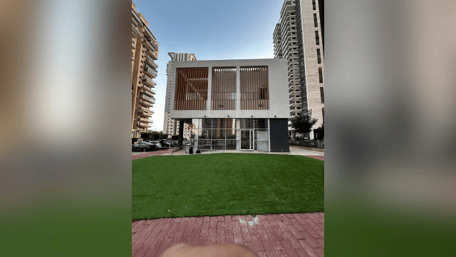 המרכז המסחרי בנווה גן המרכז המסחרי בנווה גן