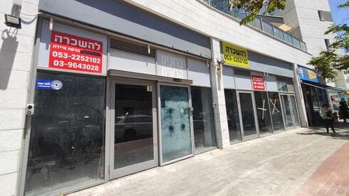 החנות המיועדת להשכרה. סמוכה לאזורי מגורים וצירי תנועה ראשיים ברחובות (צילום: באדיבות קבוצת יצחקי) החנות המיועדת להשכרה. סמוכה לאזורי מגורים וצירי תנועה ראשיים ברחובות