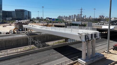 גשר הולכי רגל החדש בין תחנת רכבת משה דייןלמתחם ה-1,000