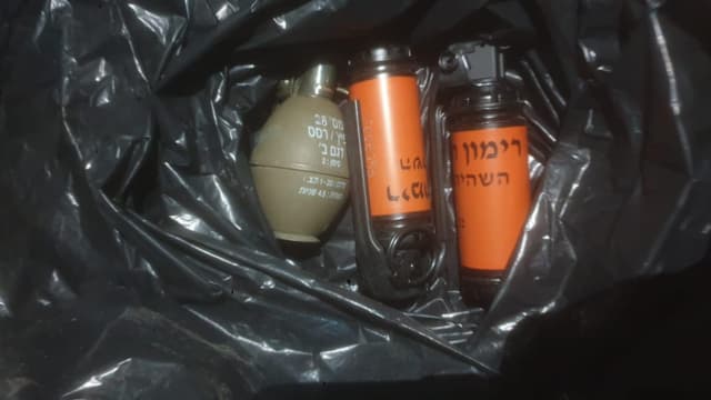 הראיות שנתפסו אצל החשוד
