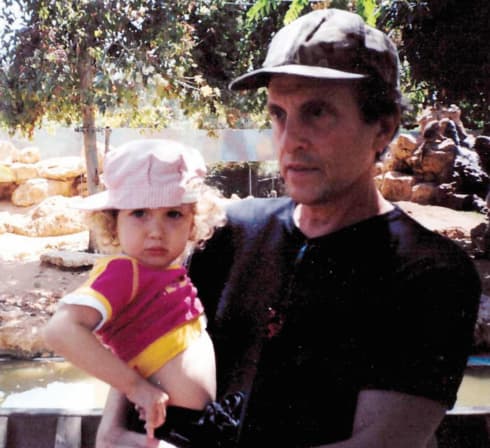 דניאל וינריב בילדותה עם אביה ז"ל