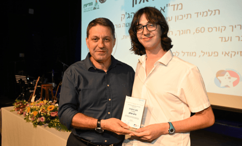 גיא אלון עם חיים ביבס