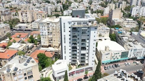 מגדל המגורים ברחובות. אזור שוקק חיים
