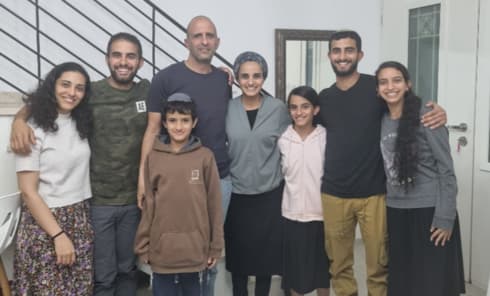 צור אברהם ז"ל עם משפחתו