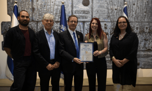 קבלת תעודת ההוקרה מנשיא המדינה, יצחק הרצוג